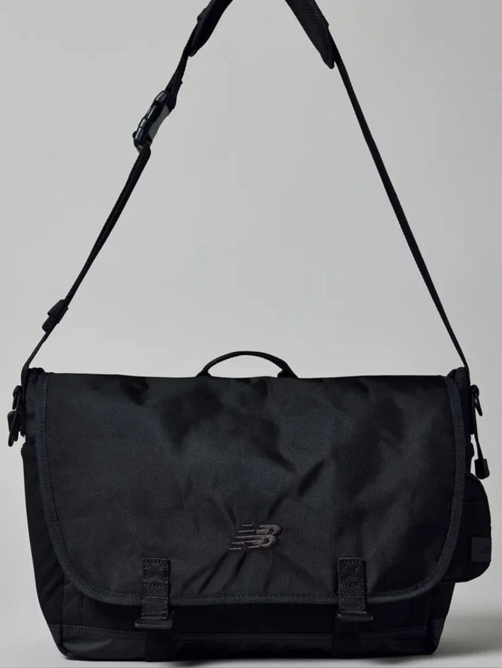 NEW BALANCE | Athletics Messenger Bag
